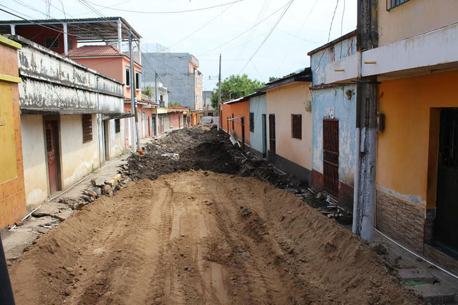 Trabajos de cambio de red de agua y drenaje del Barrio El Centro ...