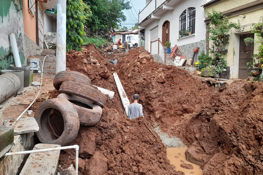 Pavimentado dos entradas del Barrio El Altillo – Municipalidad de Agua ...